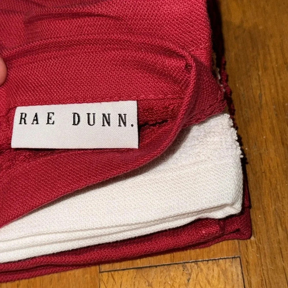 NWT Rae Dunn Home Set of 3 Cotton Kitchen Towels
HTF Red/White Gigi’s Kitchen - Picture 4 of 7